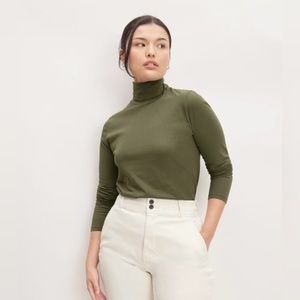 Everlane Women’s Organic Cotton Turtleneck in Honey Brown Size XS